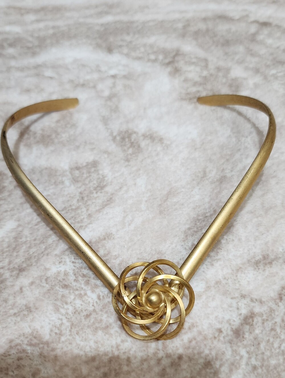 Vintage 80s Gold Tone Hinged Knot Collar Necklace Sculptural Statement - Picture 3 of 7
